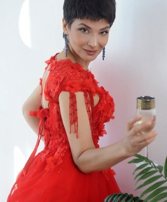 🌟 Я живу в Москве и рада пригласить тебя к себе, чтобы сделать нашу встречу комфортной и расслабляющей. 💋
У меня множество услуг, которые я могу предложить тебе. Только представь, мы можем провести вечер в романтическом ресторане, а затем окунуться в мир страсти и наслаждения в моей обворожительной компании. 😘 Мои таланты простираются от классического массажа до более интимных игр.
Мои фото говорят сами за себя. Это я - искренняя и соблазнительная сексуальная богиня, готовая раскрыть все свои секреты и желания тебе. Мои клиенты оставляют только положительные отзывы, потому что я всегда стараюсь предоставить им незабываемый опыт. 💕
Поэтому не откладывай на потом и обратись ко мне прямо сейчас! Позволь мне показать тебе всю свою страсть и сделать твои фантазии реальностью. Звони или пиши в любое время. Жду тебя с нетерпением, чтобы создать вместе незабываемые моменты! 💫 Вера